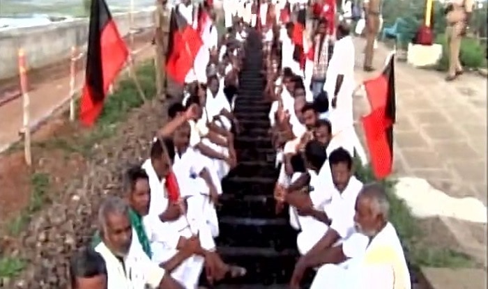 Cauvery Dispute Farmers Organisations Lead 48 Hour Rail Roko Across