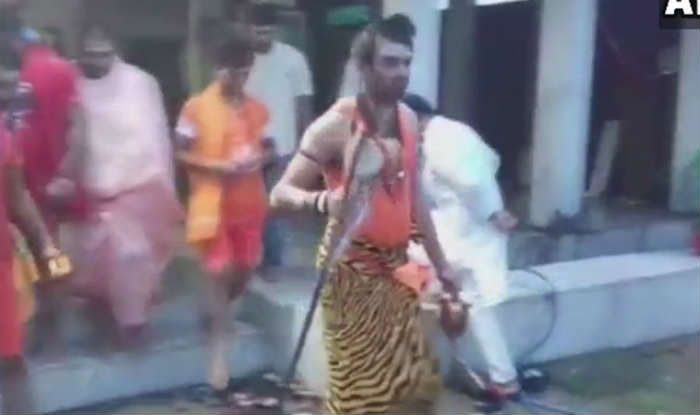 Rjd Leader Tej Pratap Yadav Dresses Up As Lord Shiva Blows Conch To