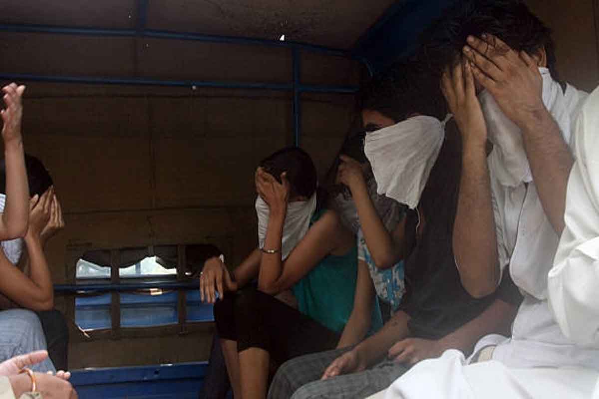 Sex Racket Busted Spa सटर क आड म चल रह थ Sex Racket क धध