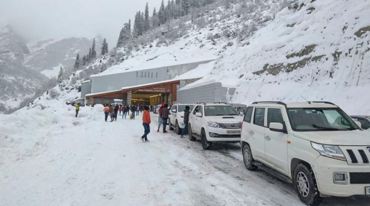 Watch Video Heavy Snowfall In High Altitude Areas Of North Sikkim