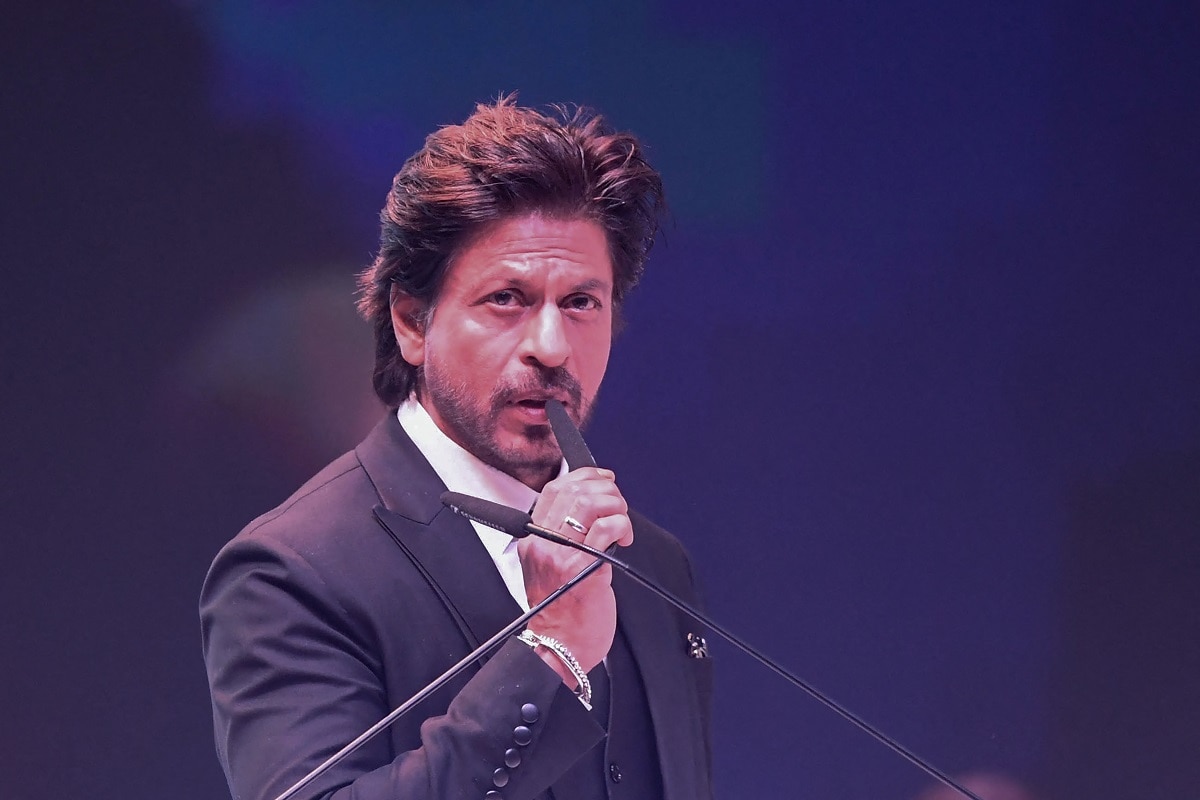 Fan Warns Shah Rukh Khan With Filing Fir Against Him During Ask Srk