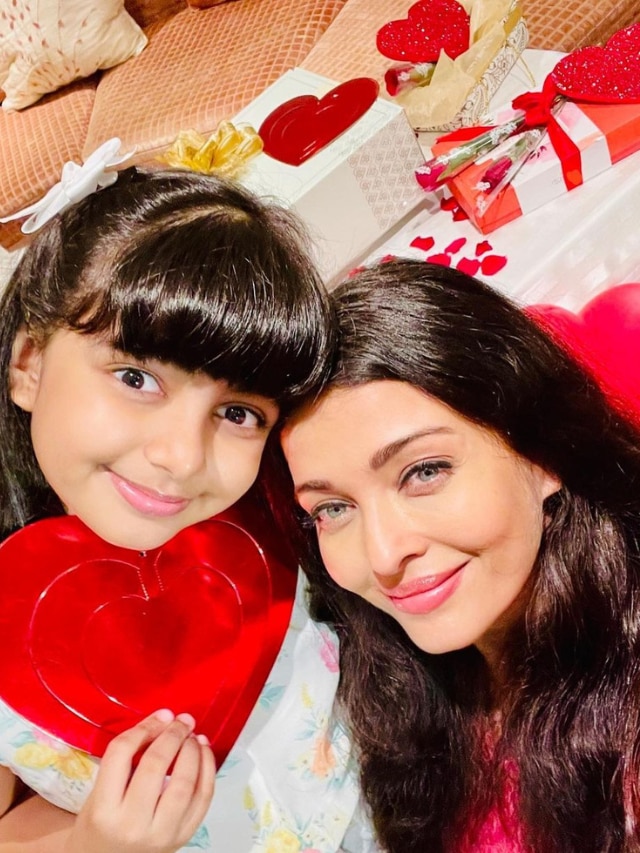 Adorable Photos Of Aishwarya Rai Bachchan And Aaradhya Bachchan