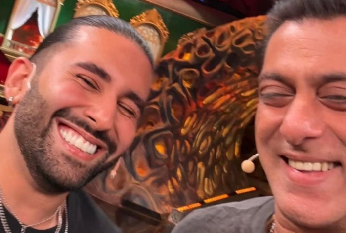 Bigg Boss Promo Orry Joins Salman Khan On Sets Fans Say Snake