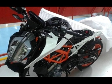 2017 KTM 390 Duke spied: Gets 1290 SuperDuke Inspired headlight 2017 KTM 390 Duke spied: Gets 1290 SuperDuke Inspired headlight