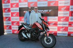 Honda Cb Hornet 160r Booking Mobile App Crosses 1 Lakh Downloads India Com