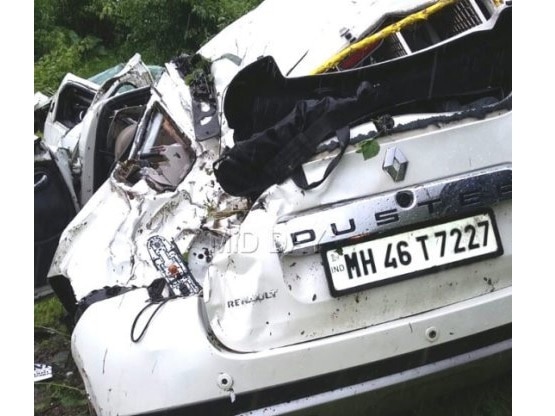 Mumbai Cops lose their lives after their Duster falls into quarry at Mumbai-Pune Expressway Mumbai Cops lose their lives after their Duster falls into quarry at Mumbai-Pune Expressway