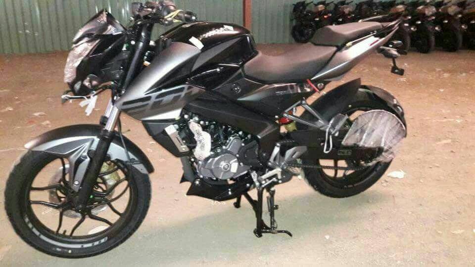 17 Bajaj Pulsar 0 Ns Starts Reaching Dealerships Ahead Of Official Launch India Com