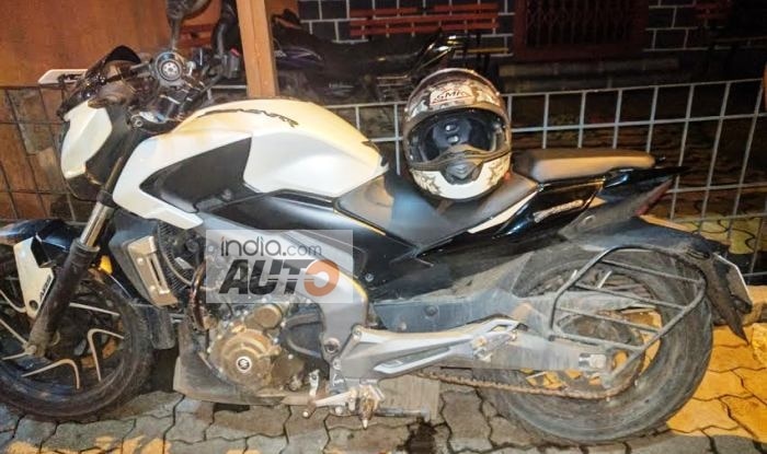 Bajaj Dominar 400 with cracked mono-shock