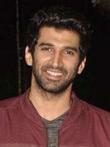 Aditya Roy Kapur's Chiseled Jawline And 'Heavier Than Normal' Makeup  Pictures Sets Female Fans Swooning