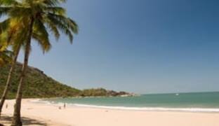 Shiroda beach is located at a distance of around 15kms from Vengurla. This beach is well known for the salt satyagraha started by Mahatma Gandhi. The beach has a scenic view of the lush forest for nature photographers. The pleasant atmosphere at this beach is a great place to relax&hellip;