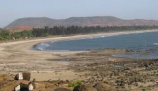 Famous for its beaches and its Laxminarayan temple, Shrivardhan has a special place in Maratha history. It is from here that the first prominent Peshwa, Balaji Vishwanath hailed.