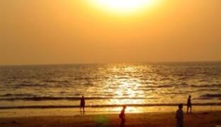 Juhu Beach, often referred to as Chowpatty is one of the most popular beaches in Mumbai!