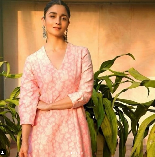 PHOTOS] 7 times Alia Bhatt proved her love for minimalist fashion by opting  for pastel hues in ethnic attires