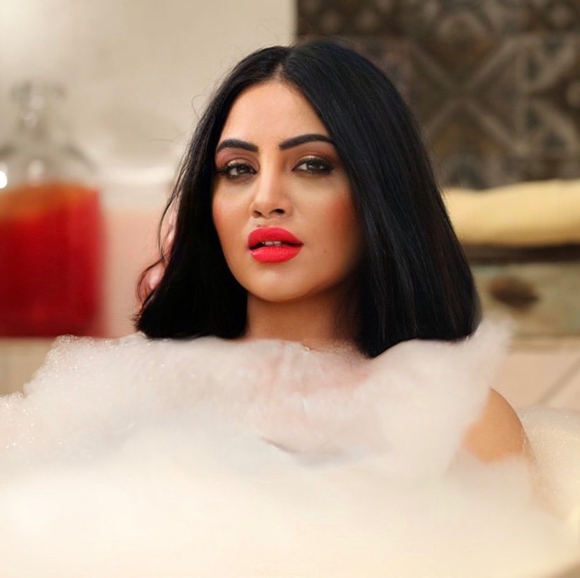 Big Boss फेम Arshi Khan की ये Bold Photos हुईं VIRAL, 'मेरी और मार्लो ...