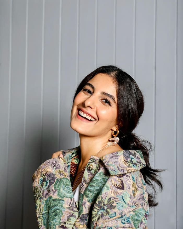 Madhuri yadav aka isha talwar 16