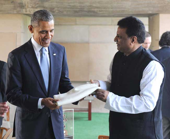 Barack Obama in India: US President pays tribute to Mahatma Gandhi at ...
