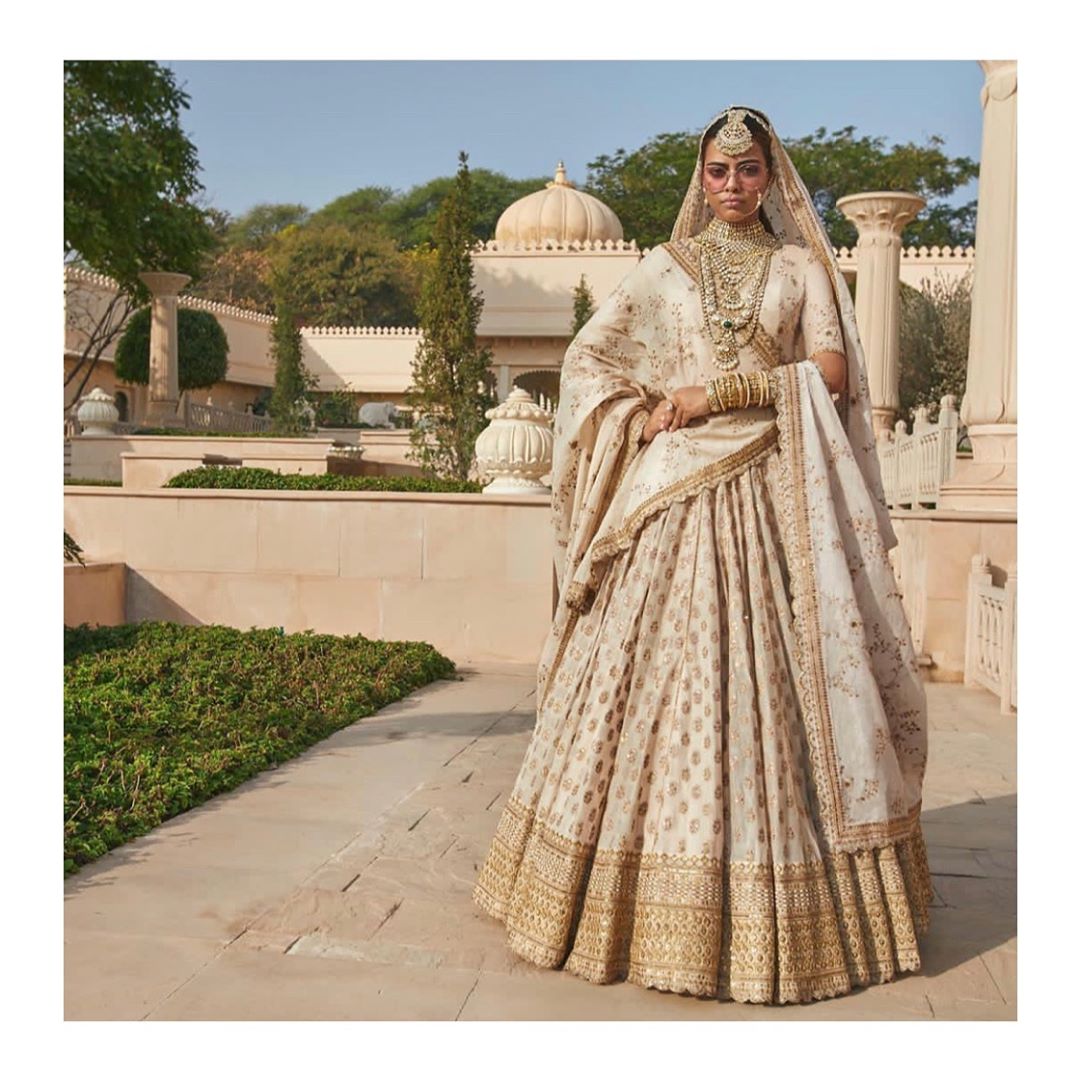 Sabyasachi Red” makes a case for the traditional alta in the brand's latest  campaign | Vogue India