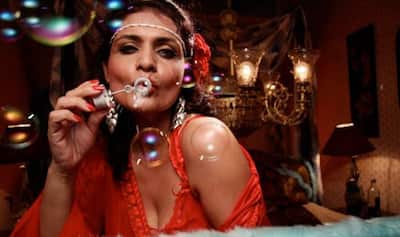 400px x 237px - Miss Lovely: Sensationalised with real horror-porn clips! (Watch trailer) |  India.com