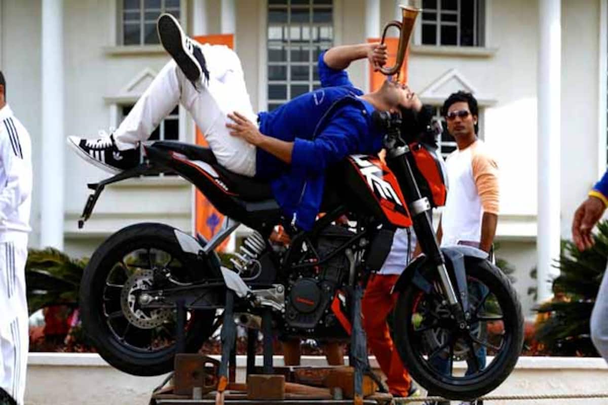 Main Tera Hero Song Tera Hero Idhar Hai With A Special Palat India Com Seenu and sunaina fall in love with each other when he saves her from a corrupt policeman who wishes to marry her. main tera hero song tera hero idhar hai