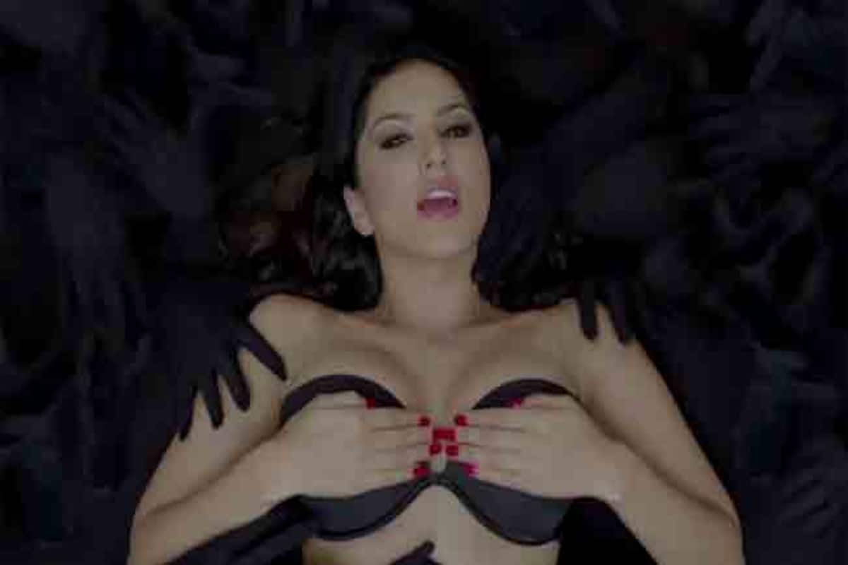 Sani Leyon Sex - Watch sexy Sunny Leone seduce you in Baby Doll song from Ragini MMS 2 |  India.com