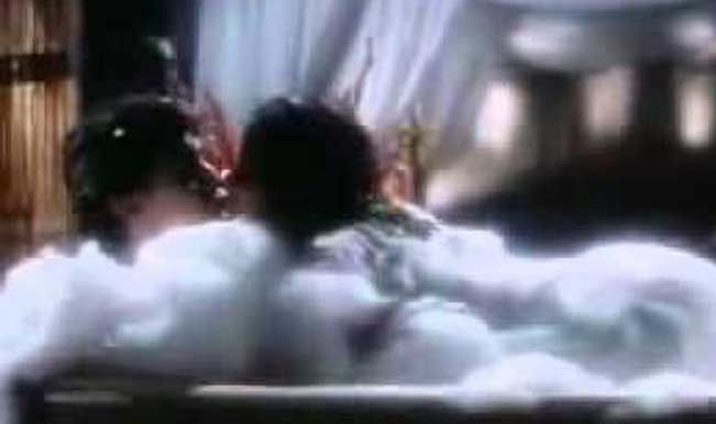 Akele Hum Akele Tum Akele Hum Akele Tum
