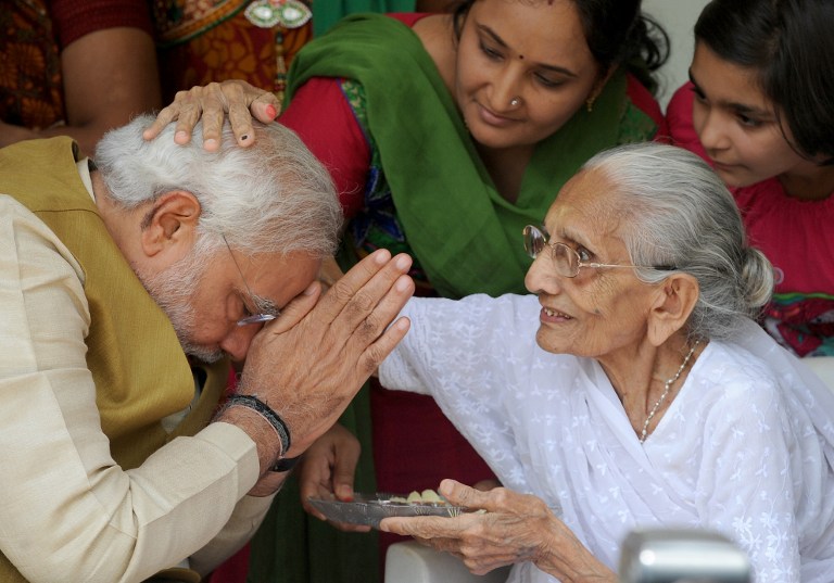 Narendra Modi’s Mother, Brothers Watch Ceremony On TV | India.com