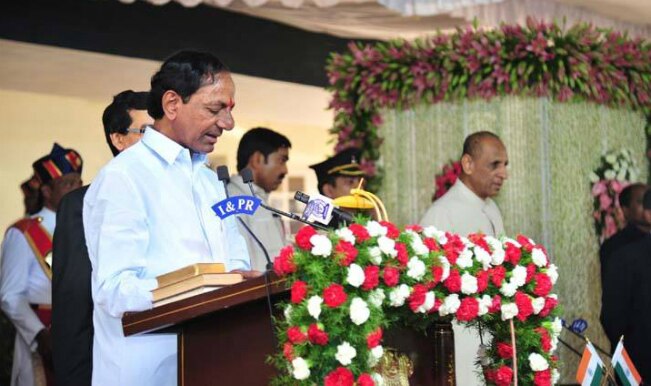 Telangana’s first CM reviews colourful parade | India.com