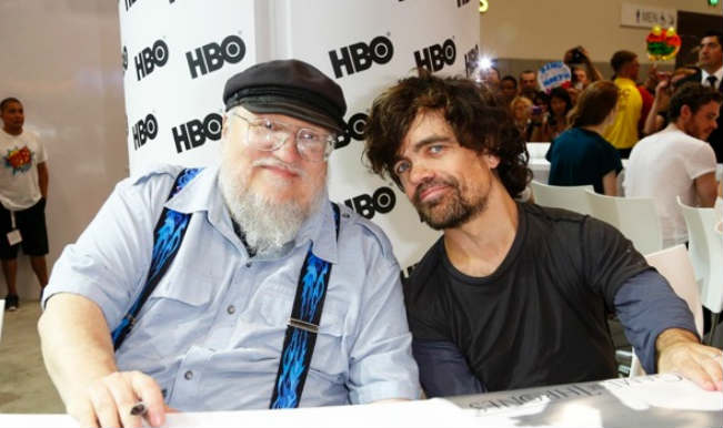 george_r_r_martin_peter_dinklage_comiccon_2013_608x456