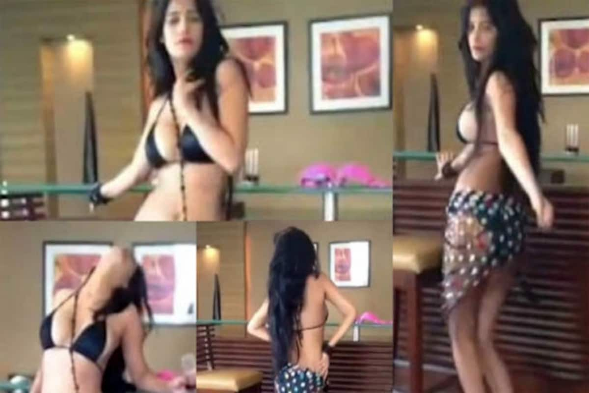 Dirty Dancing: Poonam Pandey cheers for FIFA World Cup 2014 with her  raunchy video! | India.com