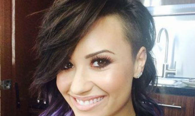 Demi Lovato Shortens Her Hair India Com