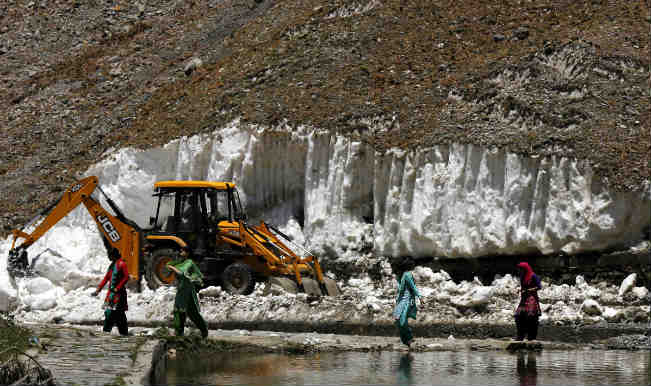 Amarnath Yatra suspended from Baltal route | India.com