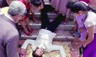 Deepika Padukone is a virgin, thanks to dead Ranveer Singh!