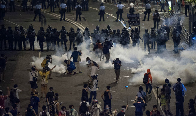 Hong Kong protesters defiant after tear gas chaos | India.com