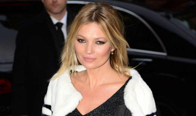 Kate Moss Uses Lubricants To Slip Into Latex Dress India Com