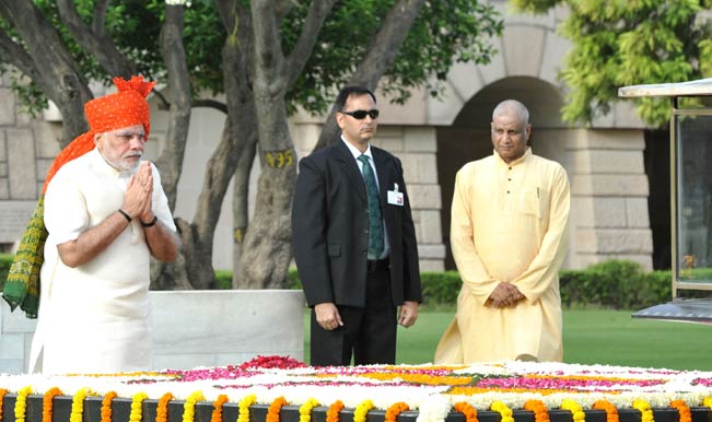 Pranab Mukherjee, Narendra Modi Pay Homage To Indira Gandhi | India.com