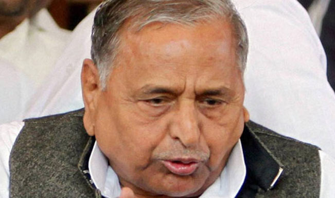 Mulayam Singh Yadav cuts 75-ft cake at grand birthday bash | India.com