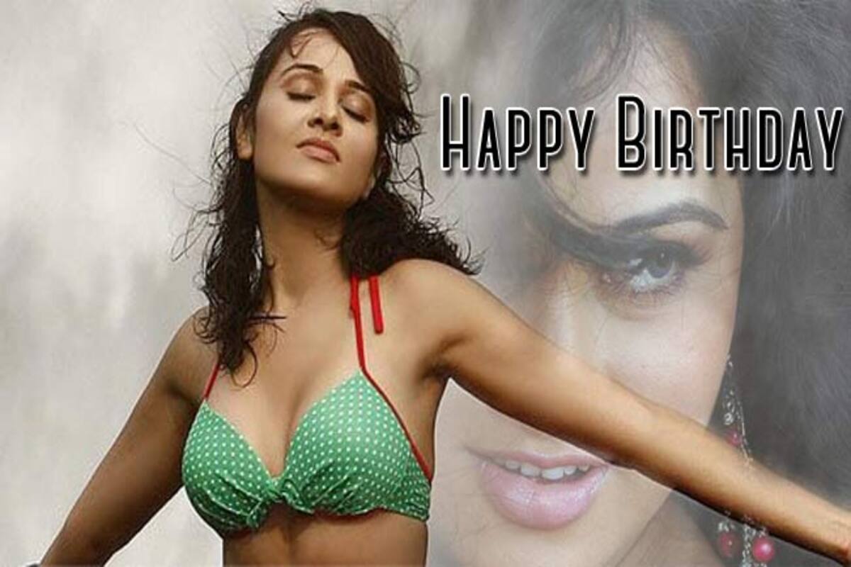 Xxx Nisha Kothari - Priyanka Kothari Birthday Special: Sexy looks of the hot actress (In Pics)  | India.com
