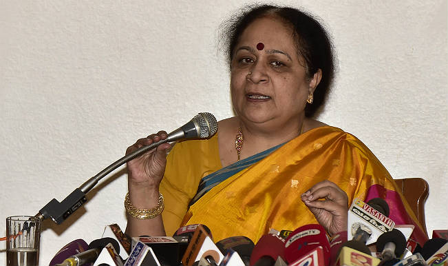 Jayanthi Natarajan-Rahul Gandhi controversy: Jayanti quits Congress ...