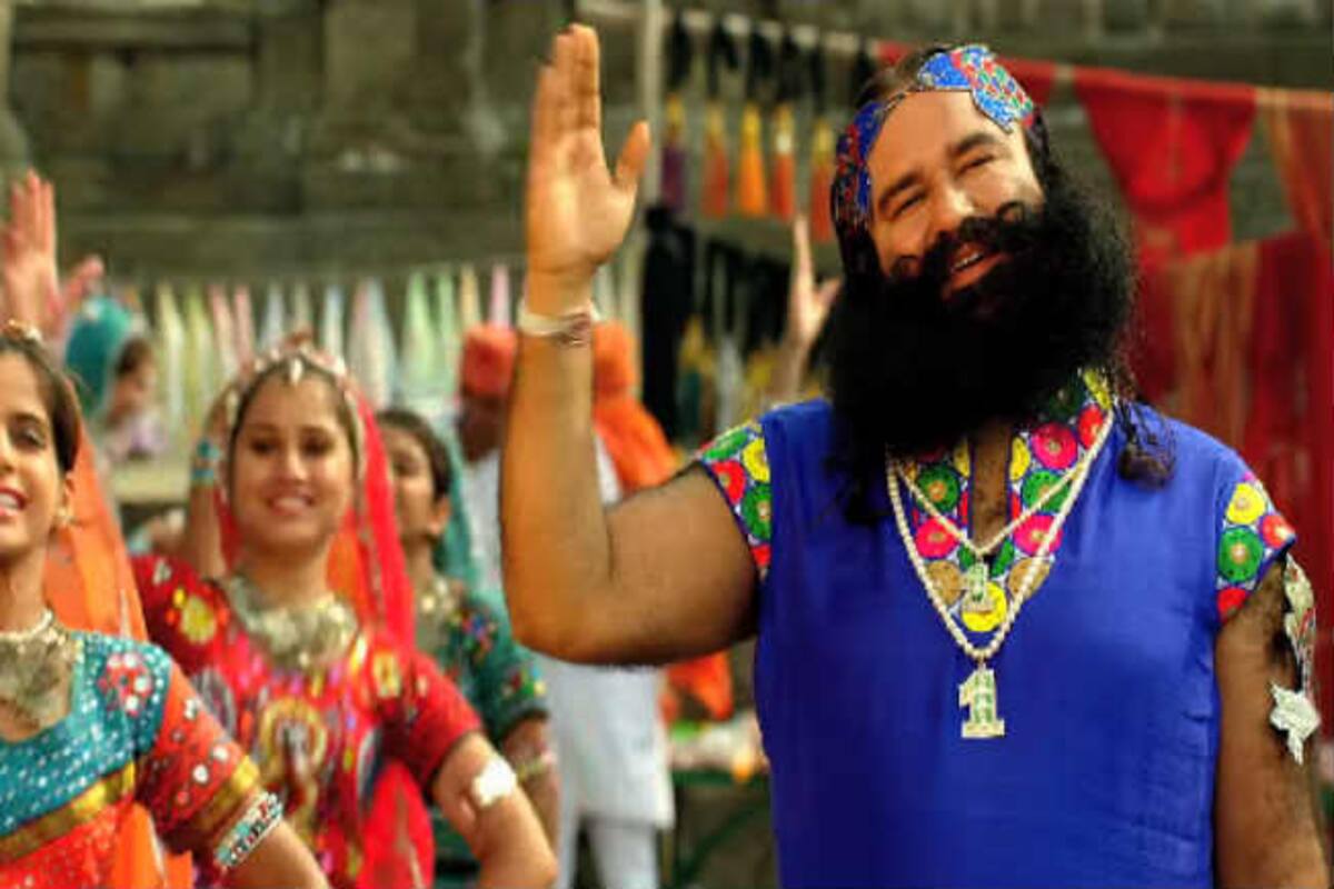 Msg The Messenger Of God Song Raatan Baatan Guru Ji Kills Goons By Playing A Mouth Organ India Com Msg The Messenger Of God Song Raatan Baatan Guru Ji Kills Goons By Playing A Mouth Organ India Com