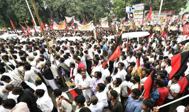 Tamil Nadu Assembly witnesses uproar, DMK MLAs evicted | India.com