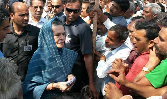 IAS D K Ravi death: Sonia Gandhi assures family of fair probe | India.com