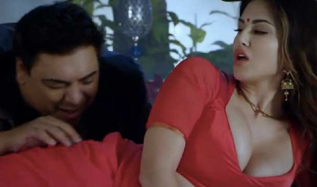 Kuch Kuch Locha Hai song Aao Na Hot Sunny Leone seduces fat Ram