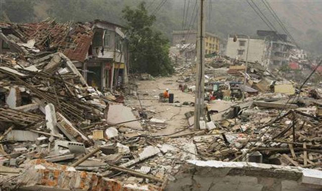 Latest News On Nepal Earthquake 2015 37 Dead In Nepal 16 Dead In India And 1 139 Injured India Com