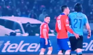 Bizarre -- Chile defender puts finger up Edison Cavani's butt!