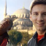 Lionel Messi and Kobe Bryant engage in a battle of selfies! – Watch Video