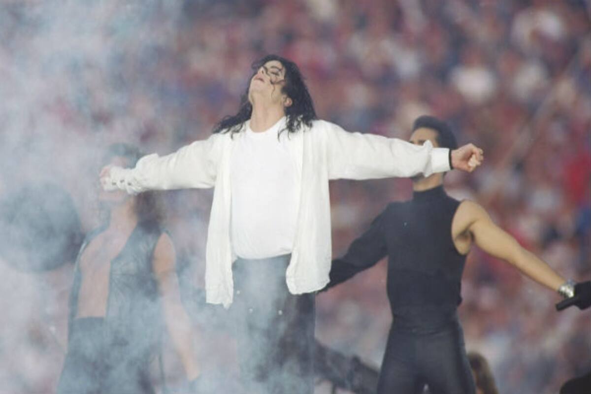 Michael Jackson's white glove to be auctioned for $20,000