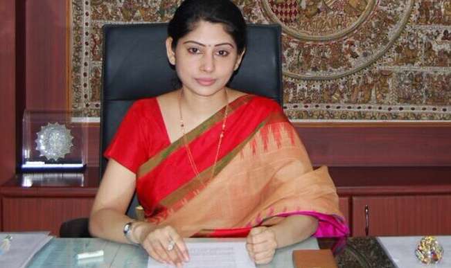 IAS officer demands apology from Outlook magazine for sexist article