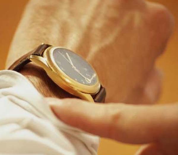 watch_in_hand1_1433763069
