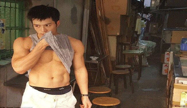 source : amar ujala sexiest-street-vendor-559f64fdbf97f_exlst