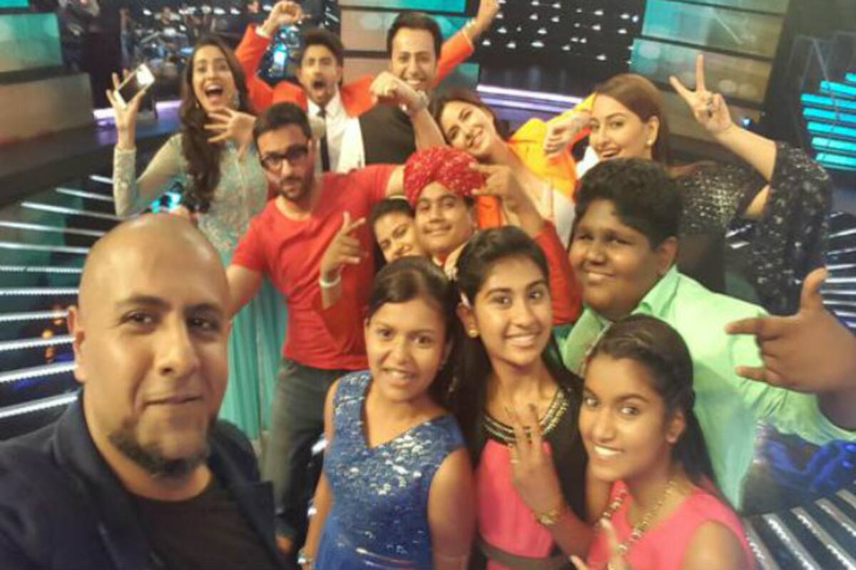 Indian Idol Junior 2015 Vishal Dadlani Shares Selfie With Top 6 Finalists Of The Show India Com indian idol junior 2015 vishal dadlani